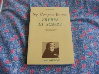 Couverture de « Frères et sœurs de Ivy Compton-Burnett »