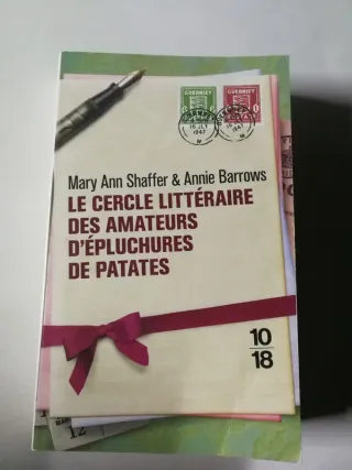 Couverture de « Le cercle littéraire des amateurs d'épluchures de patates de Mary Ann Shaffer et Annie Barrows »